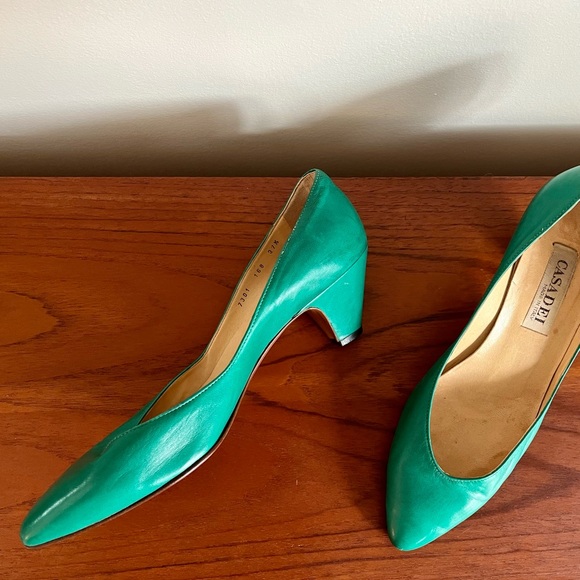 Vintage Casadei Green Kitten Heels - Picture 2 of 6
